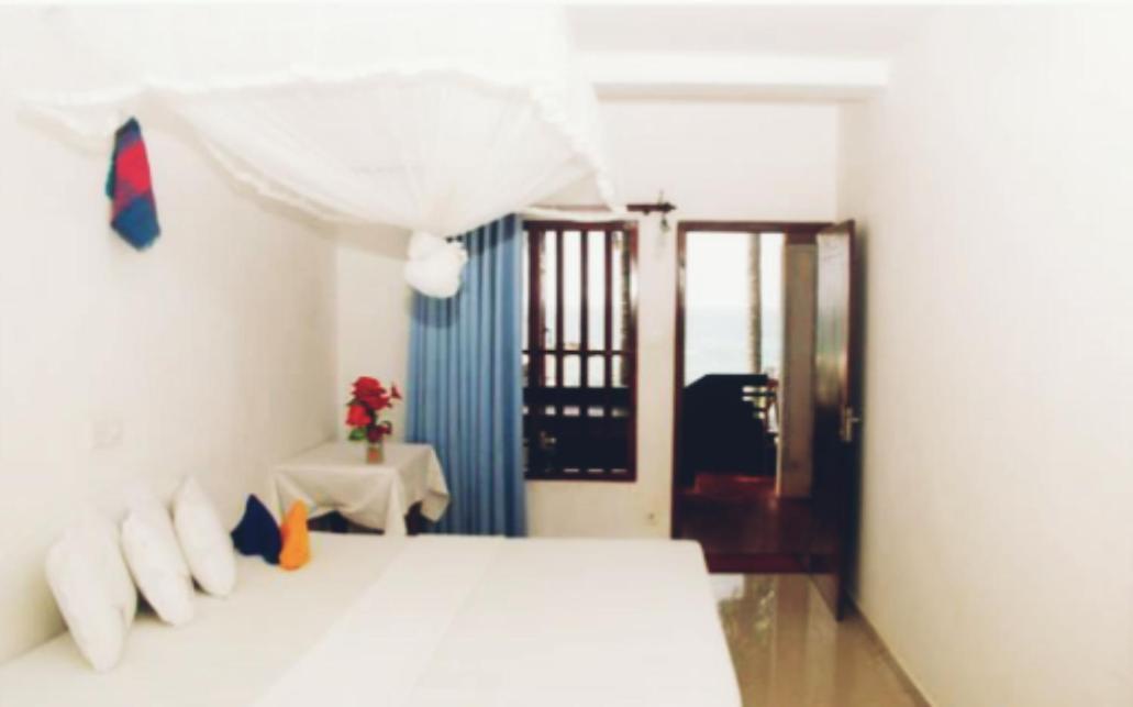 Githmini Beach House And Toures ฮิกคาดูวา ภายนอก รูปภาพ